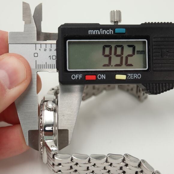 Guess Silver Tone Glitter Butterfly 36mm Watch Steel Bracelet with New Battery - Picture 3 of 15